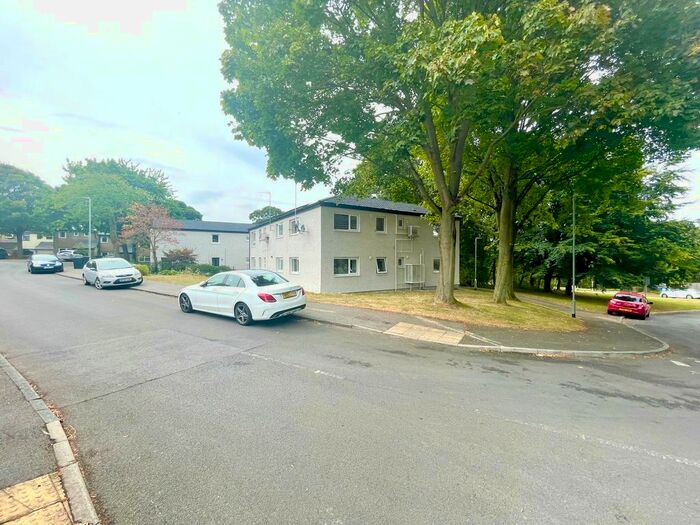 1 Bedroom Flat To Rent In Holtdale Close, Leeds, LS16