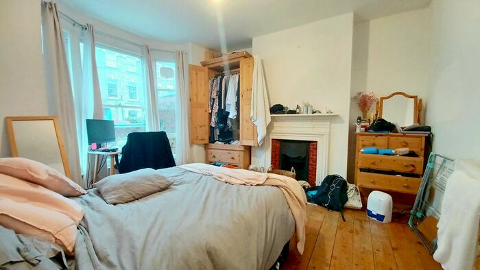 4 Bedroom Semi-Detached House To Rent In Gillespie Road, Highbury, N5