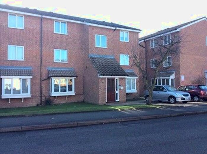 1 Bedroom Flat To Rent In Poplar Grove, Friern Barnet, N11