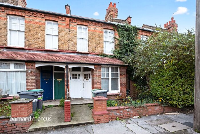 1 Bedroom Flat For Sale In Moselle Avenue, London, N22