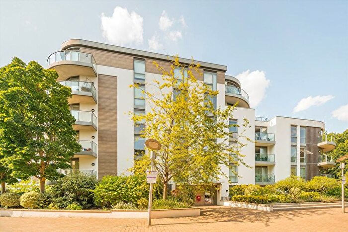 2 Bedroom Flat For Sale In Clayponds Lane, Brentford, TW8