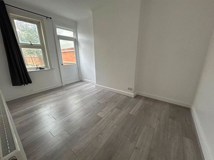 4 Bedroom Semi-Detached House To Rent In Arcadian Gardens, London, N22