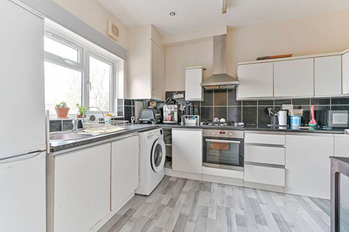 3 Bedroom Flat To Rent In Norbury Crescent, Norbury, London, SW16