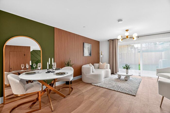 2 Bedroom End Of Terrace House For Sale In Fenham Road, London, SE15