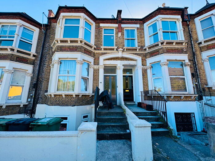 2 Bedroom Flat To Rent In Drakefell Road, London, SE14