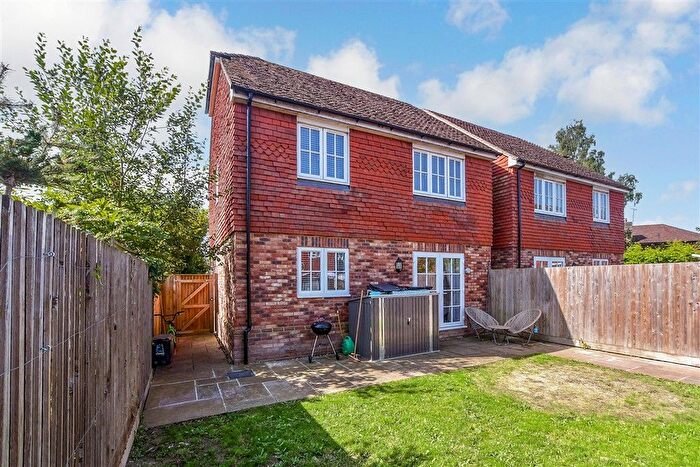 3 Bedroom Detached House For Sale In Bishop Close, High Halden, Kent, TN26