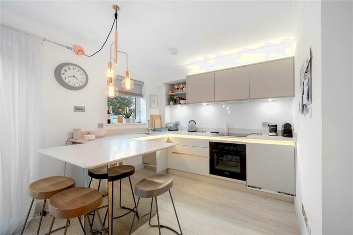 1 Bedroom Maisonette To Rent In Cottimore Lane, Walton-on-Thames, Surrey, KT12