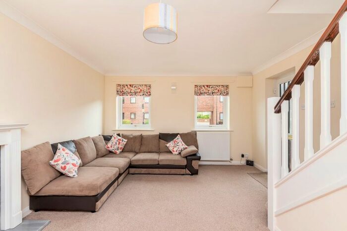 2 Bedroom Flat To Rent In Fewster Way, York, YO10