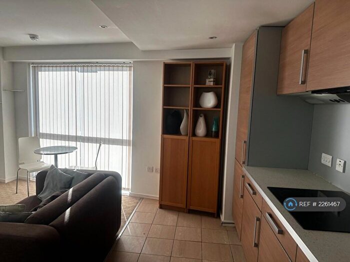 2 Bedroom Flat To Rent In Trinity One, Leeds, LS9