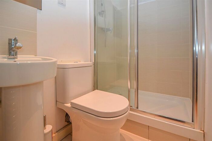 2 Bedroom Flat For Sale In Coptfold Road, Brentwood, CM14