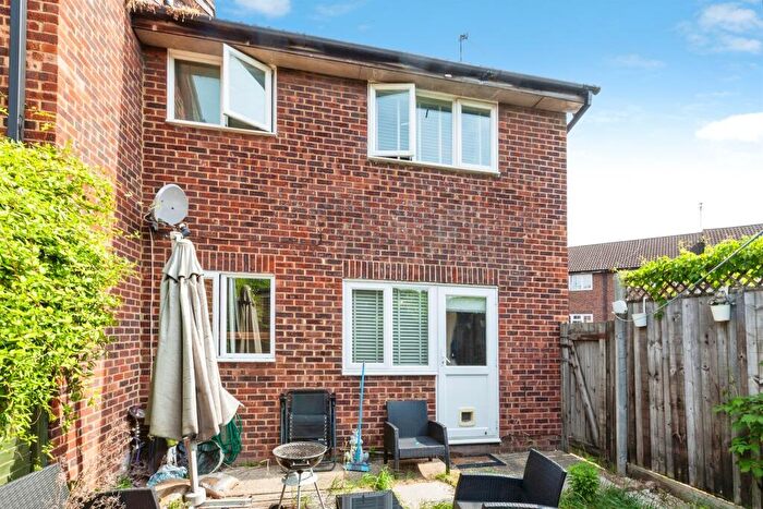 1 Bedroom End Of Terrace House For Sale In Avebury, Slough, SL1