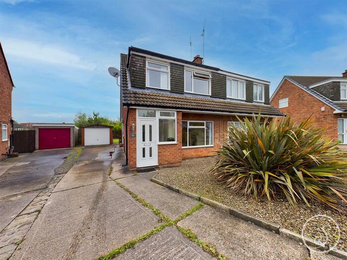 3 Bedroom Semi-Detached Bungalow To Rent In Primley Park Drive, Alwoodley, Leeds, LS17