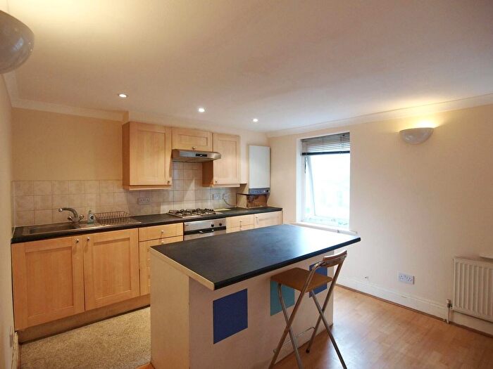 3 Bedroom Flat To Rent In King's Cross Road, London, WC1X