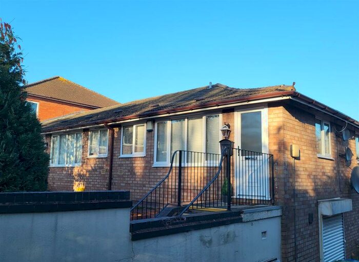 2 Bedroom Flat To Rent In Westwood Court, Sutton Coldfield, B73