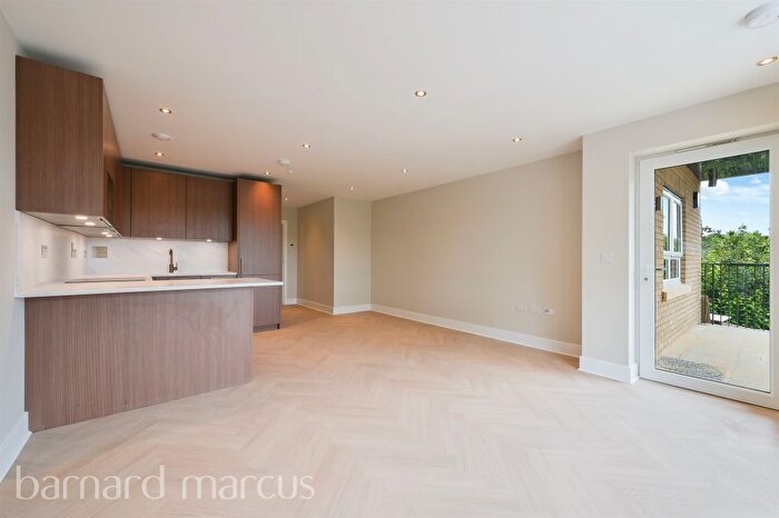 3 Bedroom Flat For Sale In Riddlesdown Road, Purley, CR8