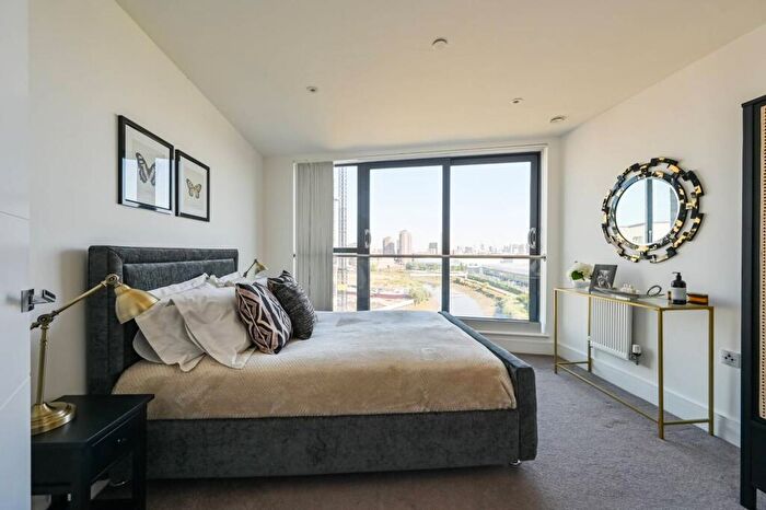 3 Bedroom Flat For Sale In Cityview Point, , Tower Hamlets, London, E14