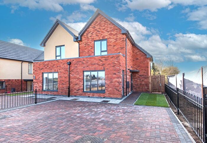 2 Bedroom Semi-Detached House For Sale In Ankerbold Road, New Tupton, S42