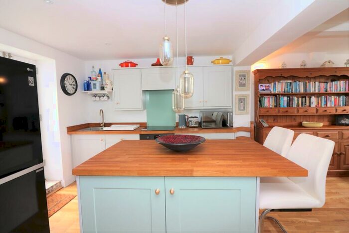 2 Bedroom Flat For Sale In High Street, Eastry, CT13