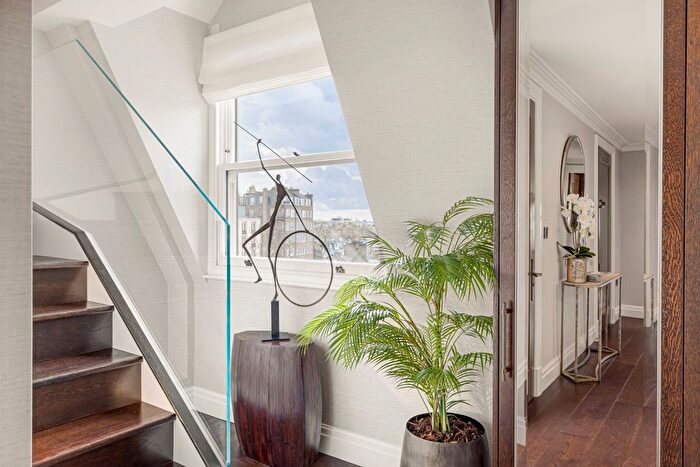 3 Bedroom Flat To Rent In Prince Of Wales Terrace, Kensington, London, United Kingdom, W8