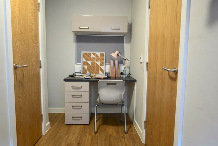 2 Bedroom Apartment To Rent In Bedroom Apartment In Queen Street, Sheffield, S1