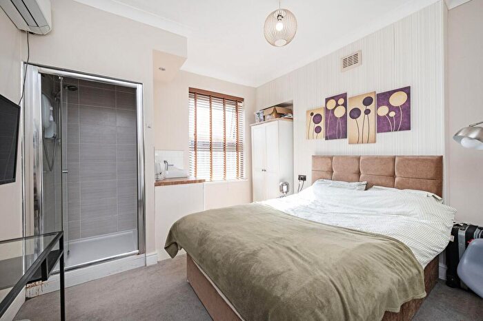 6 Bedroom House For Sale In Woodseer Street, Spitalfields, London, E1