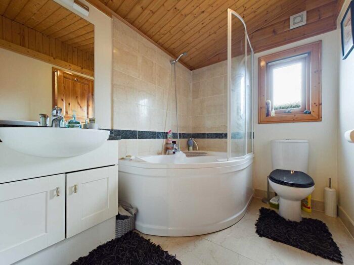 2 Bedroom Detached House To Rent In The Walled Garden, Harleyford Estate, SL7