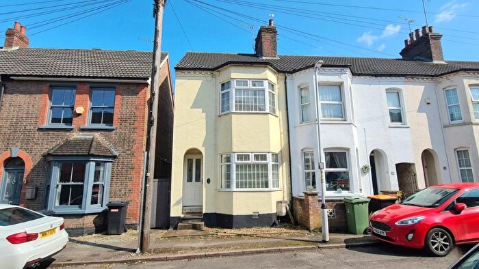 2 Bedroom End Of Terrace House For Sale In Waterlow Road, Dunstable, LU6