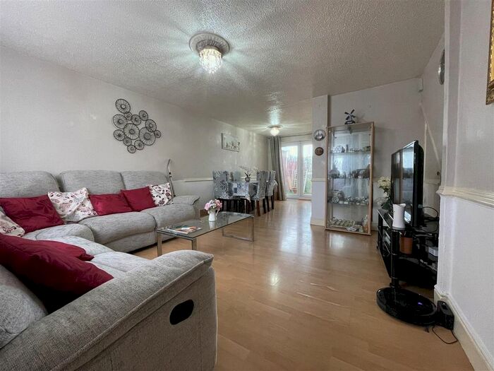 3 Bedroom Terraced House For Sale In Roman, East Tilbury, Tilbury, RM18