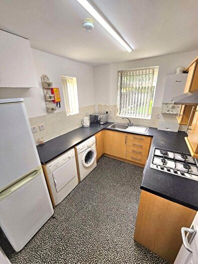 1 Bedroom Flat To Rent In Elsmore Road, Followfield, Manchester, M14