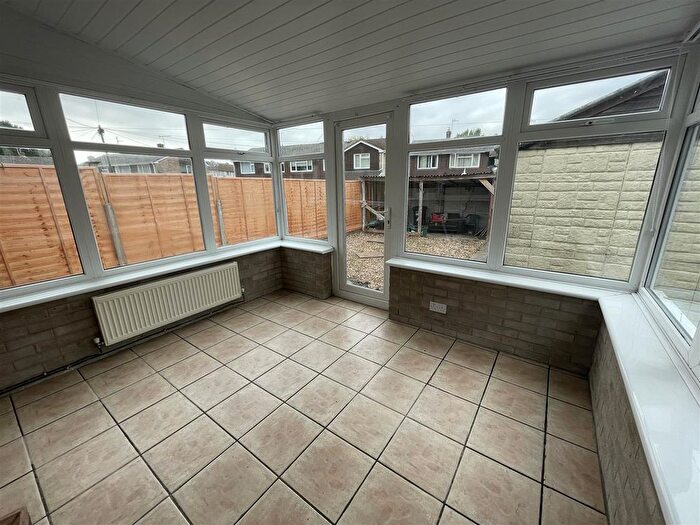 2 Bedroom Bungalow For Sale In Oldmixon Road, Weston-Super-Mare, BS24