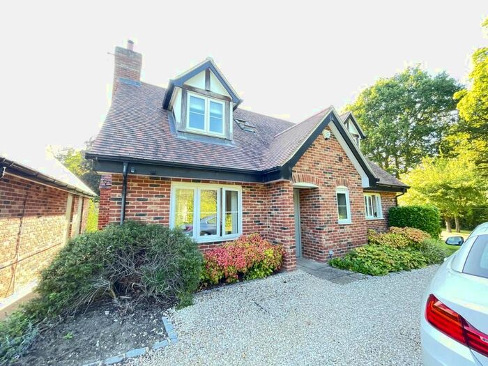 3 Bedroom Cottage To Rent In Blackhorse Road, Woking, GU22