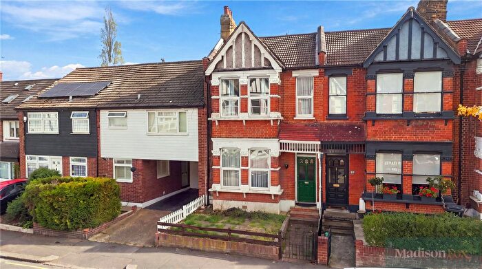 4 Bedroom Semi Detached House To Rent In Wynndale Road, London, E18