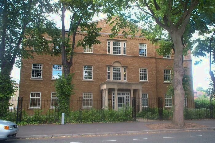 1 Bedroom Flat To Rent In Balaclava Road, Surbiton, Surrey, KT6