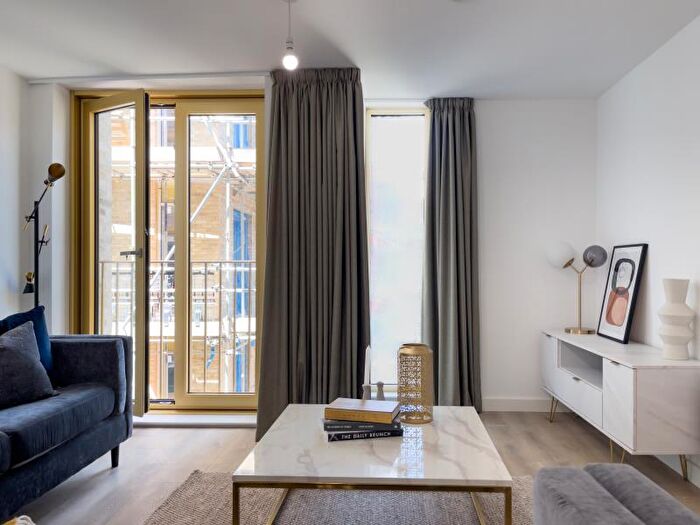 2 Bedroom Apartment To Rent In Flat :: The Quarters, M1