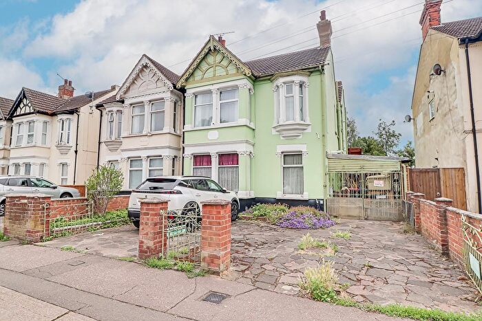2 Bedroom Flat For Sale In Anerley Road, Westcliff-on-Sea, SS0