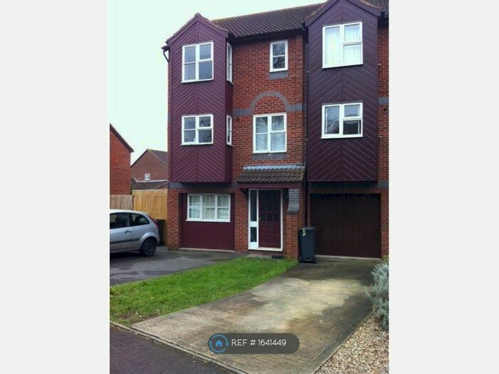 4 Bedroom Terraced House To Rent In Howard Walk, Warwick, CV34