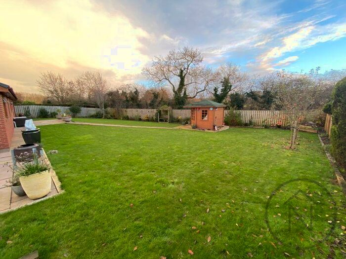 3 Bedroom Bungalow For Sale In Kenilworth Court, Newton Aycliffe, DL5