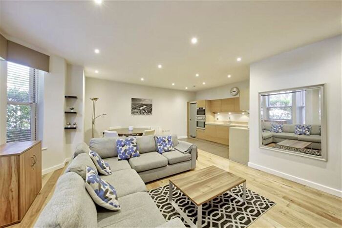 2 Bedroom Flat To Rent In Wendle Square, SW11