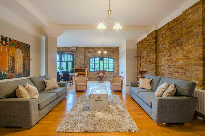 2 Bedroom Flat To Rent In The Highway, Wapping, London, E1W