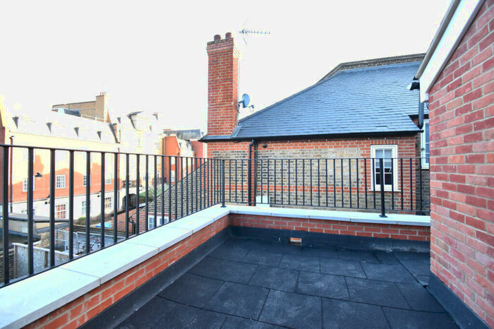 4 Bedroom Flat To Rent In Church Street, Enfield, Greater London, EN2