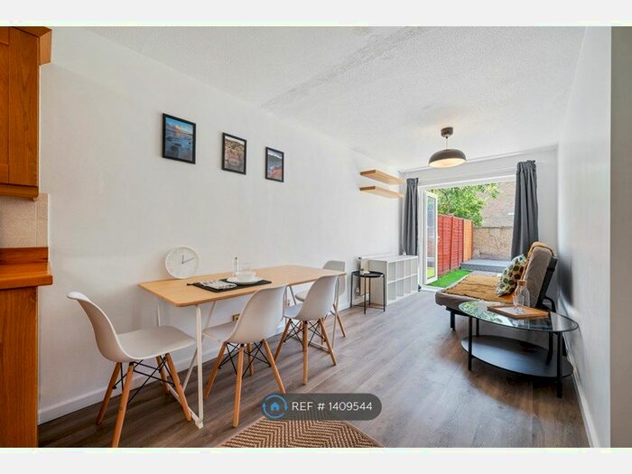 4 Bedroom Terraced House To Rent In Howell Walk, London, SE1