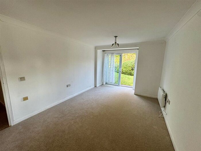 2 Bedroom Flat For Sale In Clarence Road, Fleet, GU51