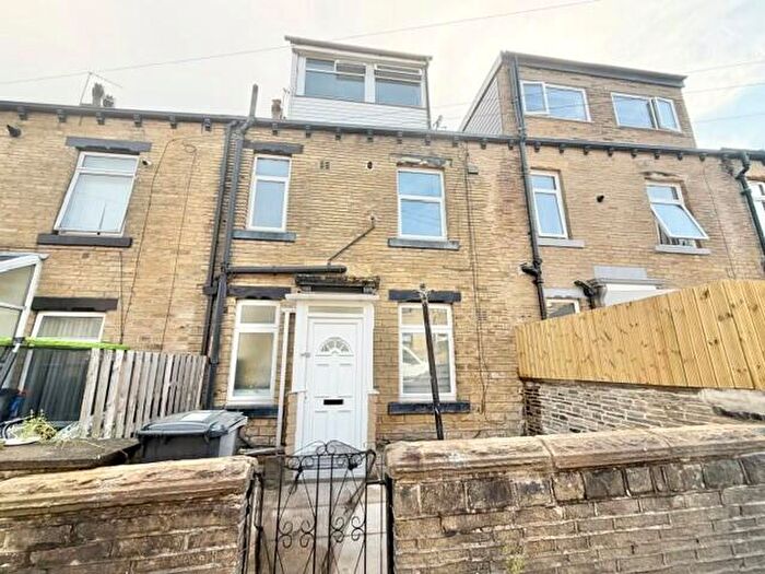 3 Bedroom House To Rent In Matlock Street, Halifax, HX3