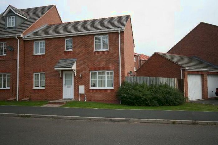 3 Bedroom Semi-Detached House To Rent In Waterlily Close, Etruria, Stoke On Trent, Staffordshire, ST1