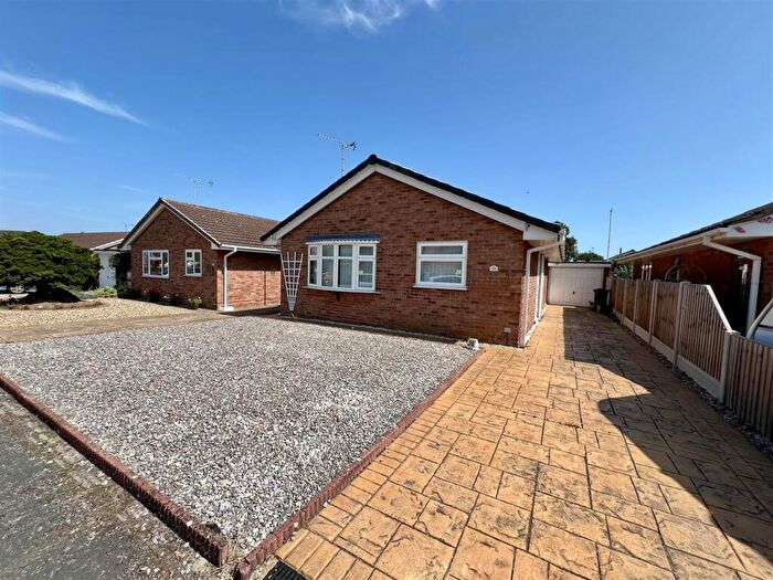 2 Bedroom Detached Bungalow For Sale In Munnings Drive, Clacton-On-Sea, CO16