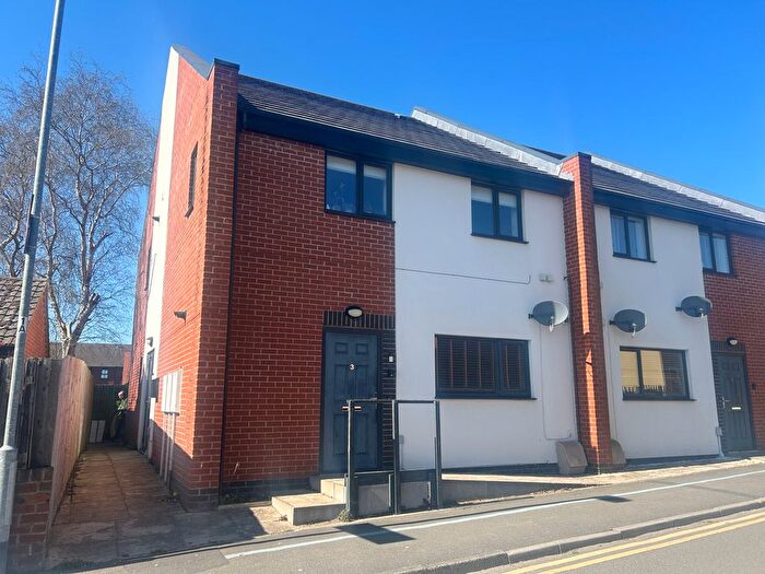 2 Bedroom Flat To Rent In Walker Street, Eastwood, Nottingham, NG16