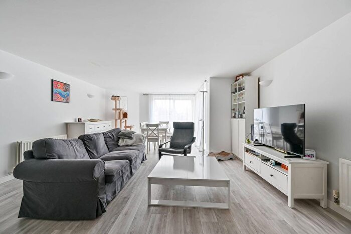 2 Bedroom Flat To Rent In Argyll Road, Woolwich, London, SE18