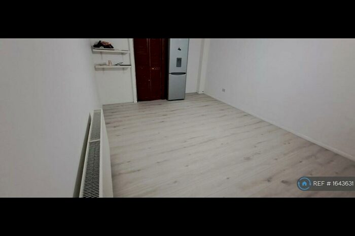 2 Bedroom Semi-Detached House To Rent In Grosvenor Avenue, Carshalton, SM5