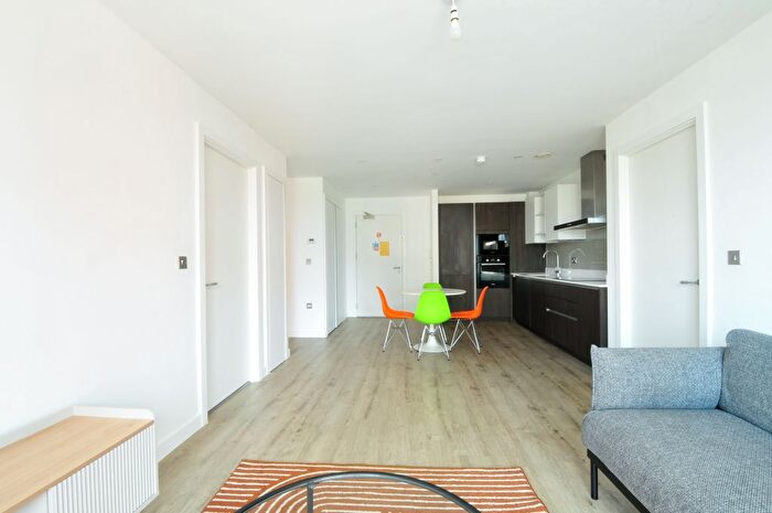 2 Bedroom Flat For Sale In Lockside Lane, Salford, M5