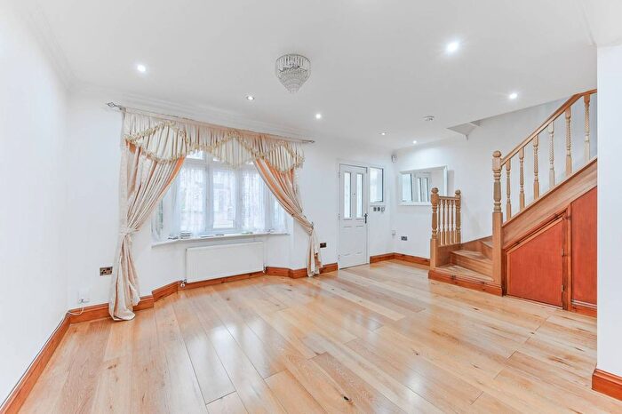 3 Bedroom Property To Rent In The Crescent, New Malden, KT3